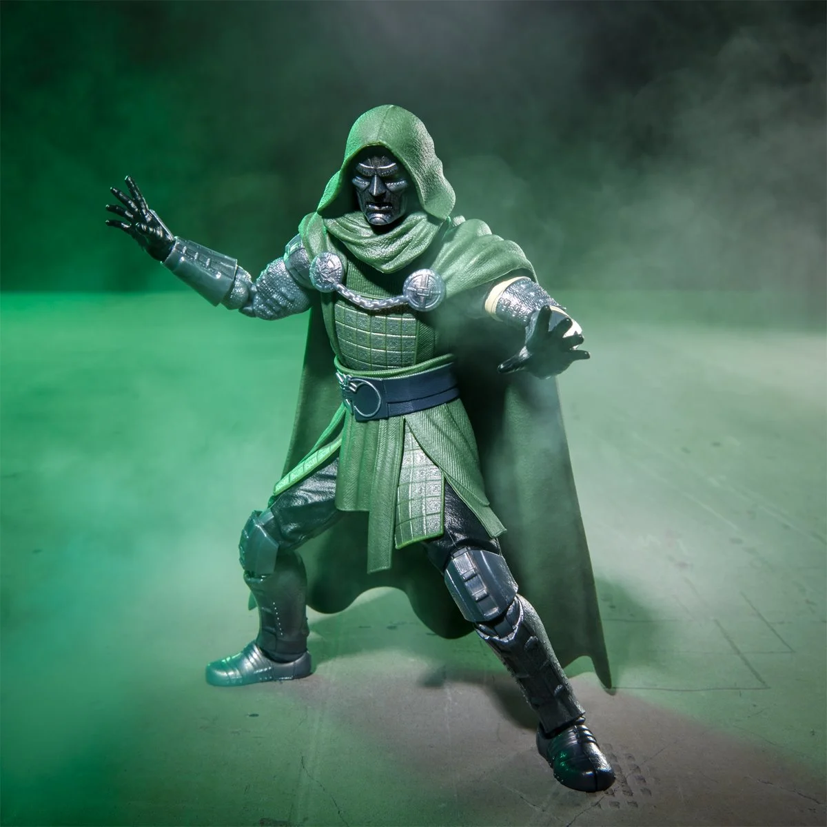 Avengers Doomsday Marvel Legends Series Doctor Doom 6-Inch Action Figure - Image 2