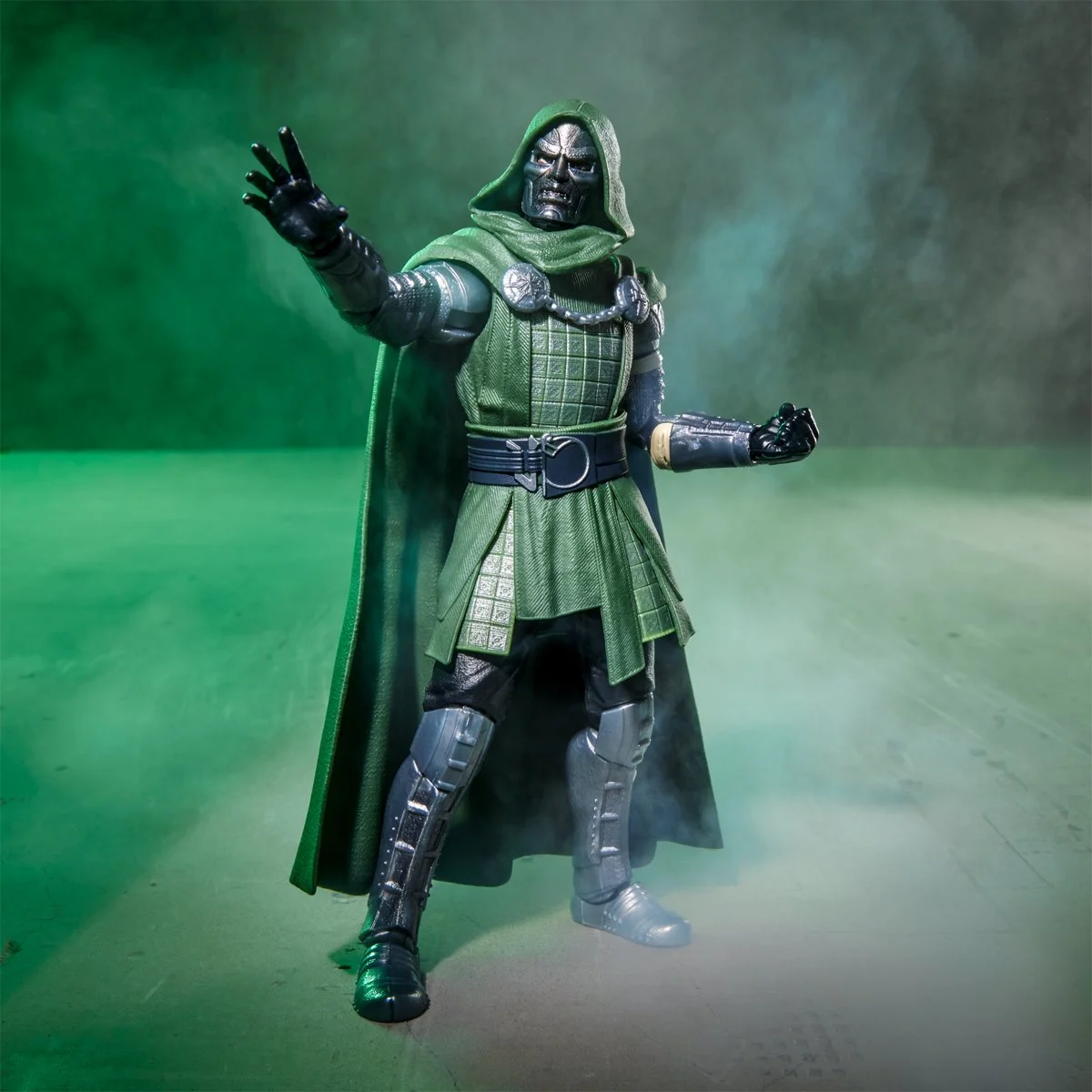 Avengers Doomsday Marvel Legends Series Doctor Doom 6-Inch Action Figure - Image 4